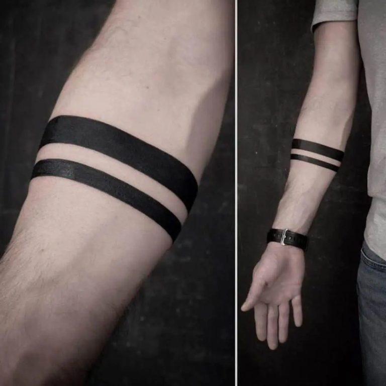 ¿Qué significa el tatuaje minimalista de una raya negra en el antebrazo?
