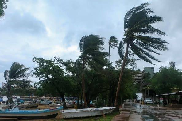 ¿A qué hora tocará tierra Raymond? Hay alerta máxima en 7 estados por diluvio | Trayectoria EN VIVO