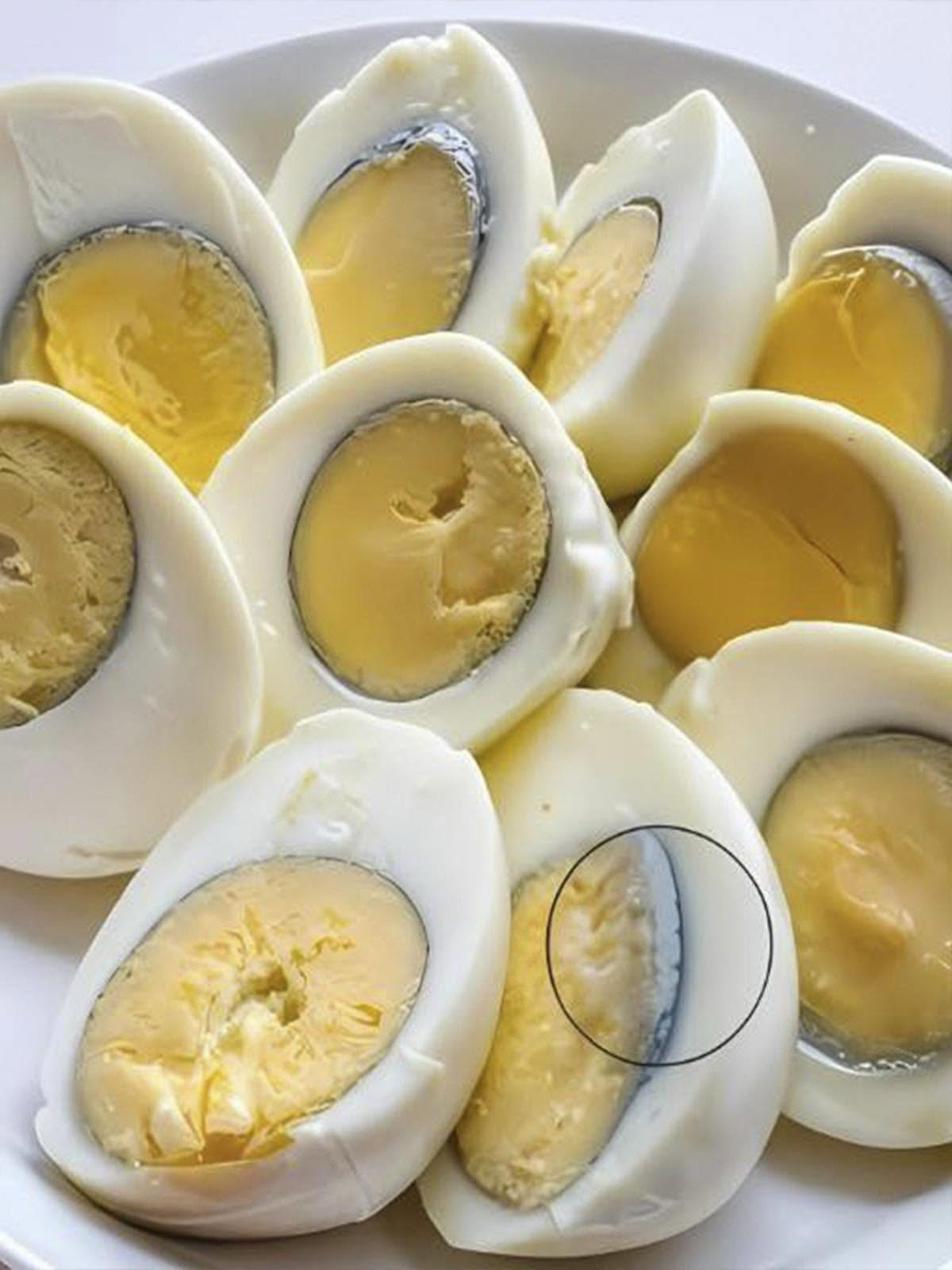 ¿Te han salido anillos verdes en los huevos cocidos? Aquí te explico por qué pasa y si es algo malo
