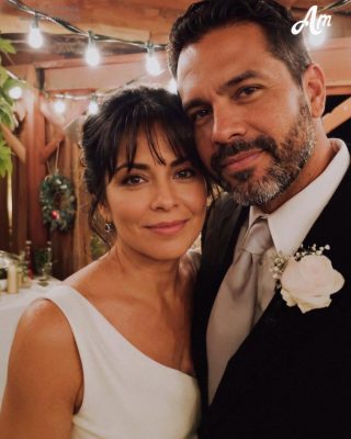Me casé con el mejor amigo de mi difunto esposo – Pero en nuestra noche de bodas me dijo: “Hay algo en la caja fuerte que necesitas leer”