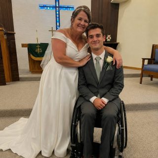 Me casé con el joven millonario al que cuidaba… pero la noche de bodas me reveló una verdad que lo cambió todo.