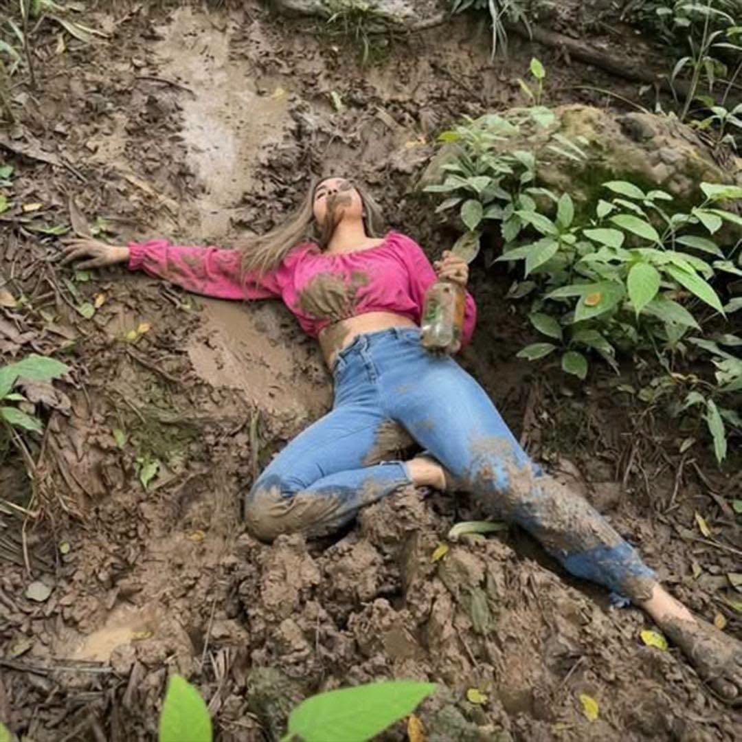 Mujer termina con su novio tras saludar a otra chica en plena calle