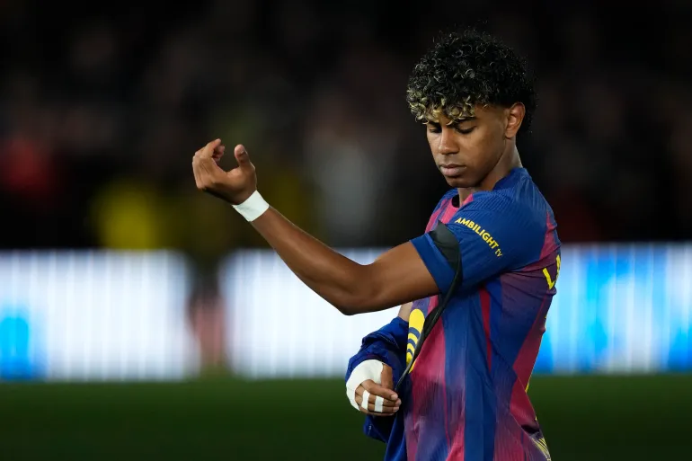 Por la PlayStation. Lamin Jamal revela por primera vez el secreto de su famosa banda de mano