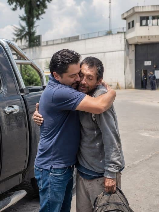 La verdad era que para entonces mi madre ya estaba demasiado débil. Vivía por temporadas en casa de Tomás y en casa de Mariela, y desde hacía