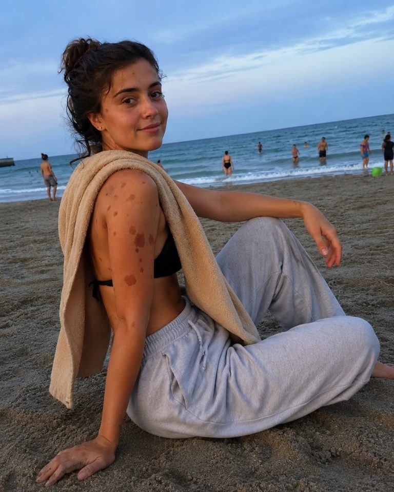 Mi hermana dijo que mi hija adolescente arruinó cada foto de vacaciones: una frase de mi hijo más joven la hizo correr fuera de mi casa