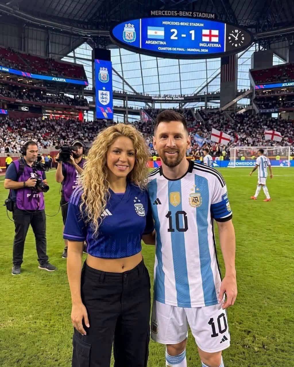 ¿Lionel Messi salió a pasear con Shakira? La verdad detrás del titular viral