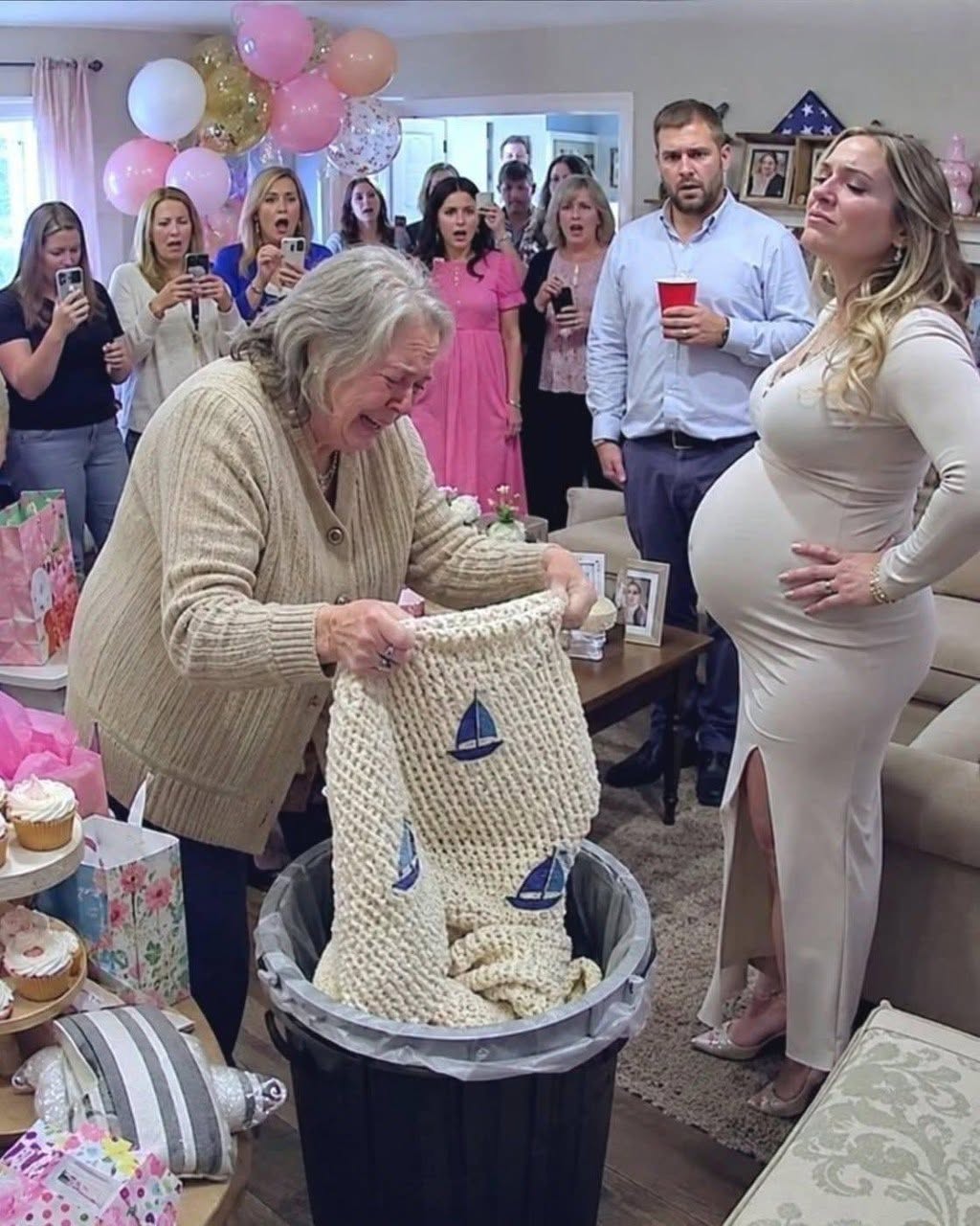 La Manta Hecha A Mano De La Abuela Fue Tirada. Entonces Su Hijo Llamó