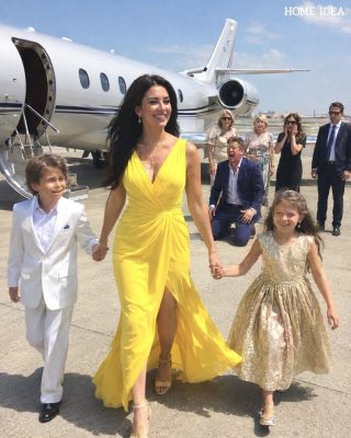Tras el divorcio, Julianne se marchó con sus hijos, dejando tras de sí un secreto que destrozó a la familia Henderson.