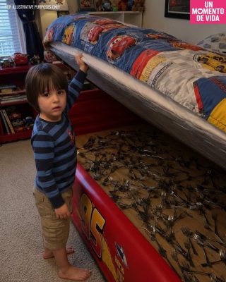 Encontré un montón de tenedores escondidos debajo del colchón de mi hijo – Cuando intenté quitárselos, me dijo que su padre le había obligado a hacerlo