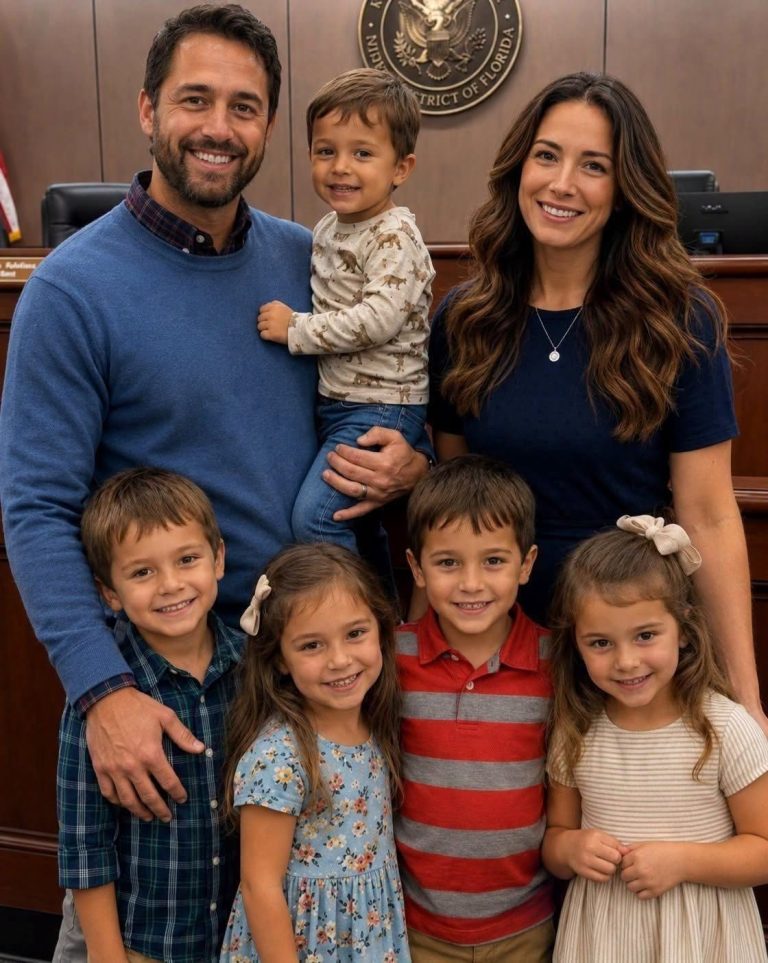 Este Padre Soltero Luchó Para Adoptar A 5 Hermanos Menores De 7 Años Antes De Que Fueran Separados – El Juez Se Rompió Después De Enterarse De Por Qué