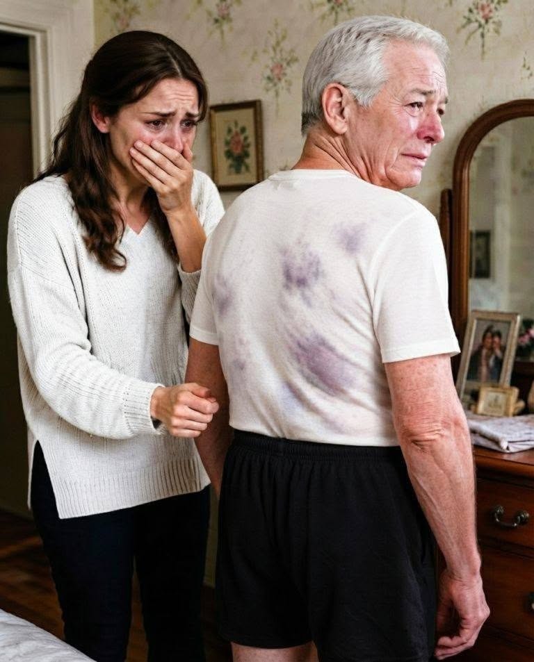 Volví a casa para visitar a mi padre. Cuando me ofrecí a ayudarlo a bañarse, retrocedió, susurrando: “Por favor, no me quites el abrigo”. Lo hice suavemente y me congelé con las marcas preocupantes escondidas debajo de ella.